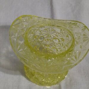 fenton vaseline glass toothpick holder  top hat daisy button  pattern